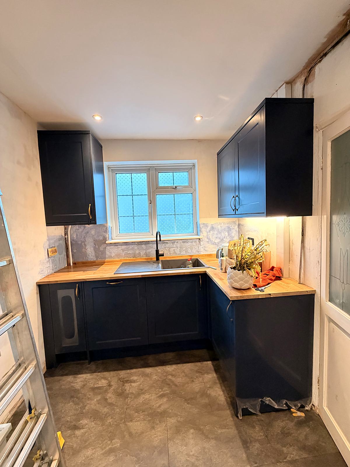 Navy shaker kitchen
