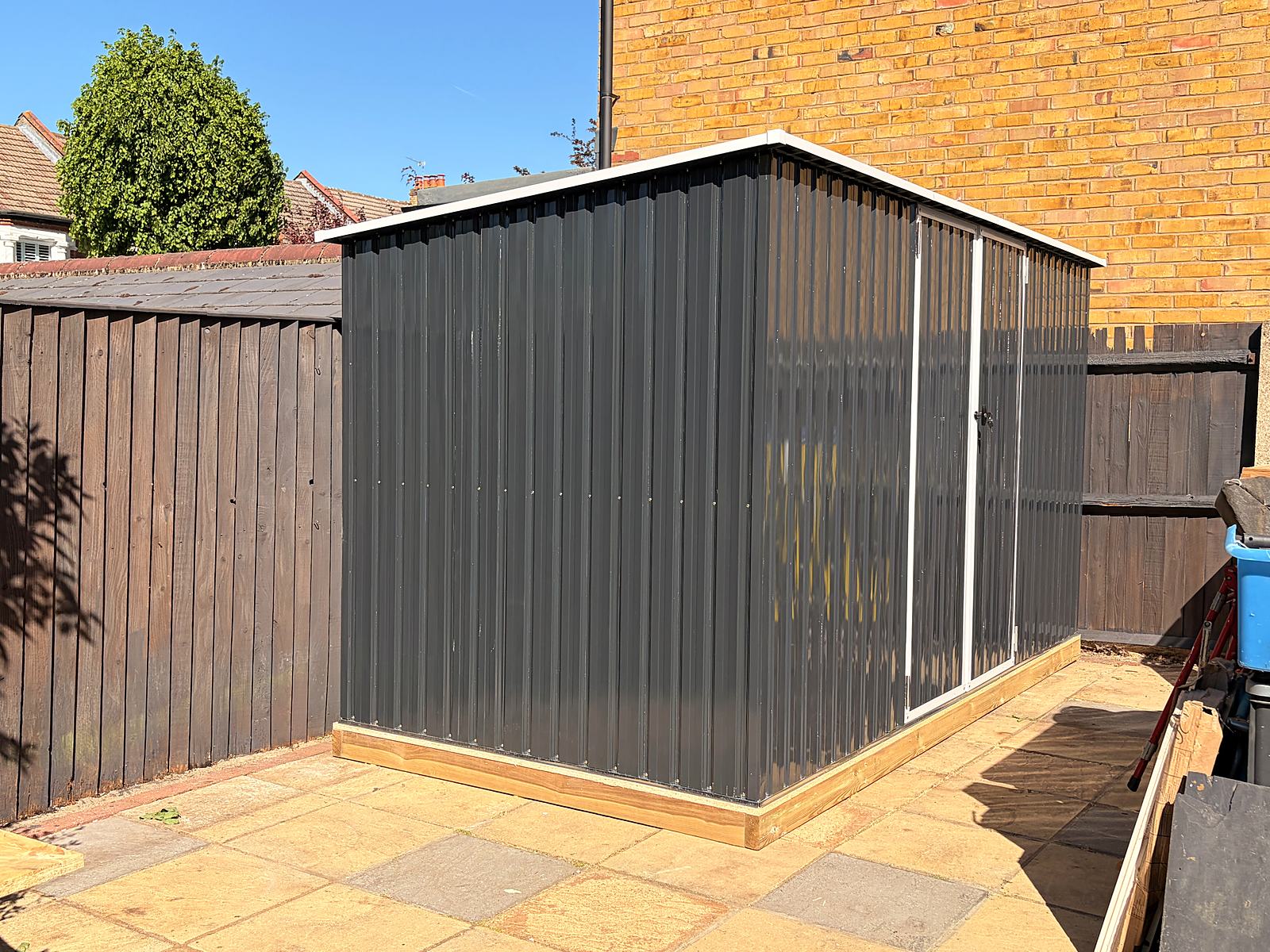 Metal shed build