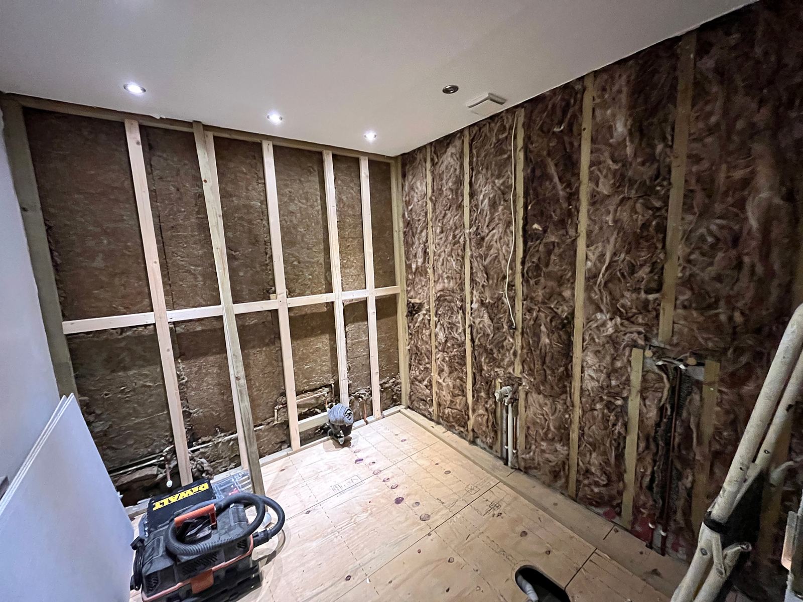 Soundproofing: floating walls with acoustic rockwool