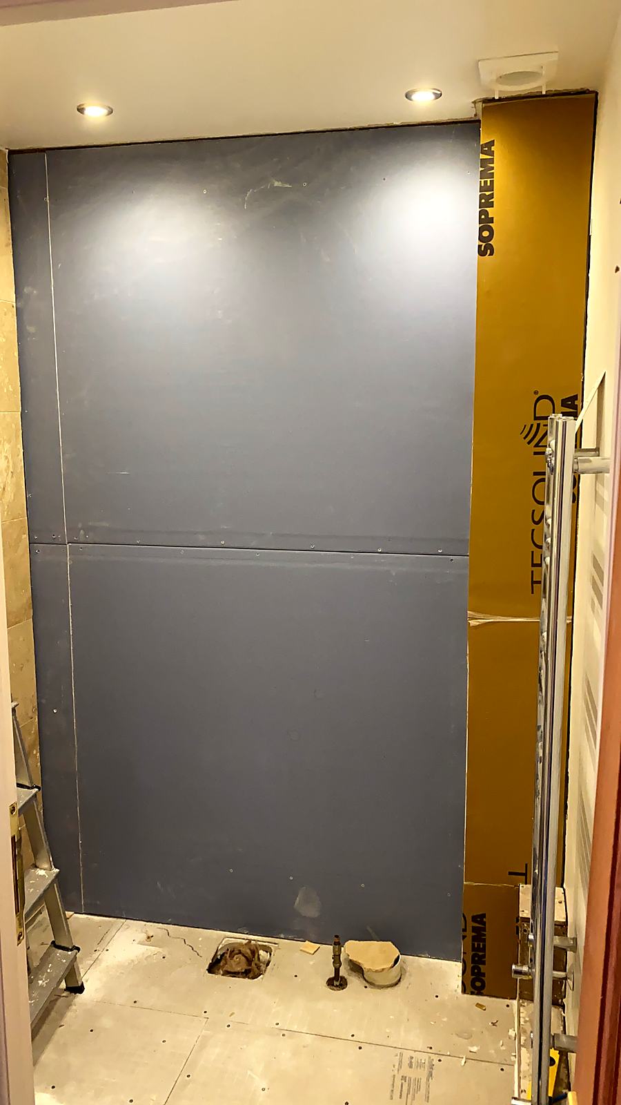 Soundproofing: heavy sound barrier membrane on an isolated steel frame